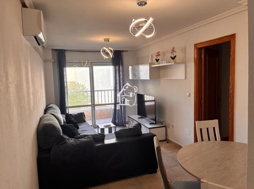 Appartement de 2 chambres à louer à Torrevieja - 750 € (Ref: 9895630)