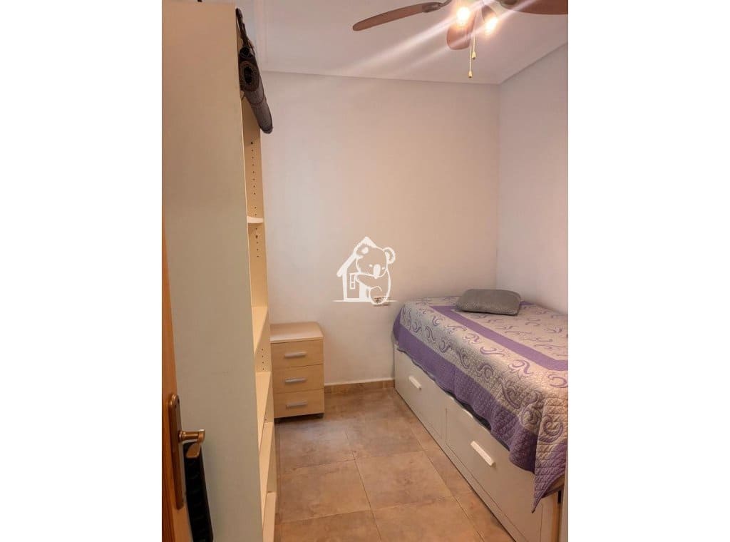 Appartement de 2 chambres à louer à Torrevieja - 750 € (Ref: 9895630)