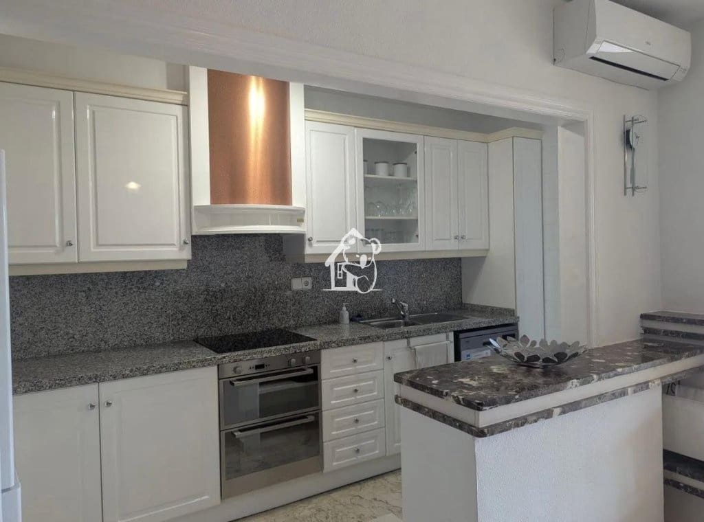 3 slaapkamer Appartement te huur in Orihuela Costa met zwembad - € 1.200 (Ref: 9898595)