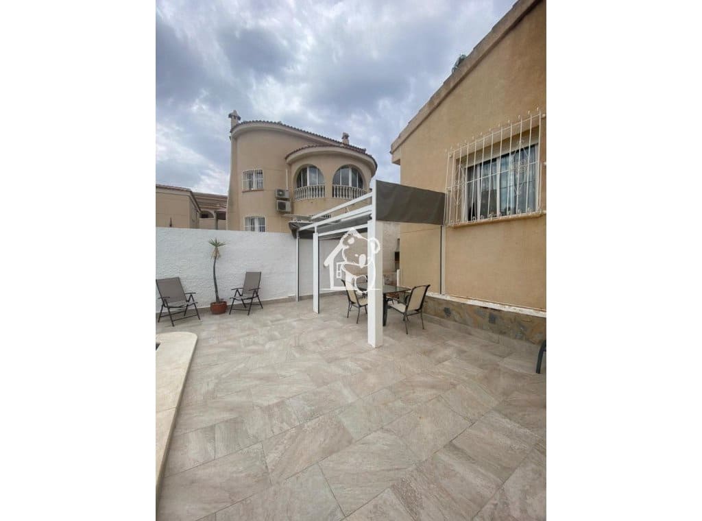 3 camera da letto Villa da affittare in Ciudad Quesada con piscina - 1.500 € (Rif: 9902664)