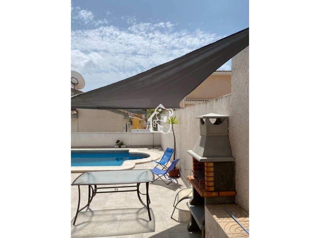 3 camera da letto Villa da affittare in Ciudad Quesada con piscina - 1.500 € (Rif: 9902664)