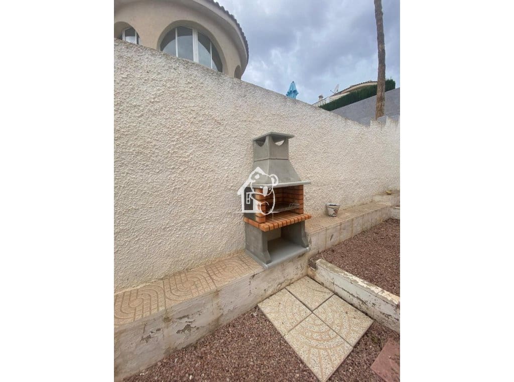 3 camera da letto Villa da affittare in Ciudad Quesada con piscina - 1.500 € (Rif: 9902664)