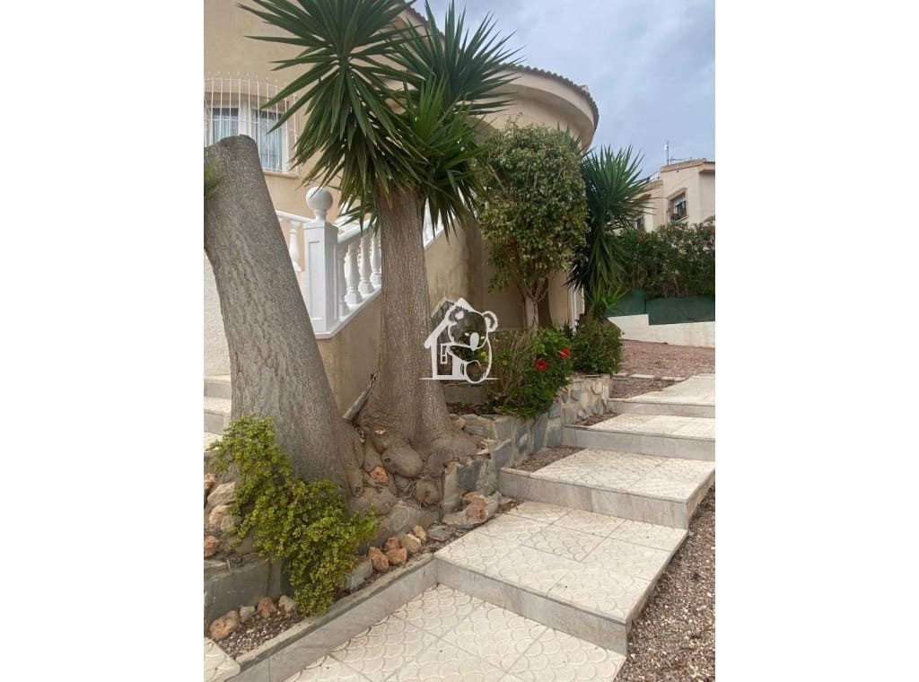 3 camera da letto Villa da affittare in Ciudad Quesada con piscina - 1.500 € (Rif: 9902664)