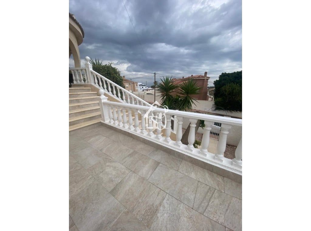 3 camera da letto Villa da affittare in Ciudad Quesada con piscina - 1.500 € (Rif: 9902664)