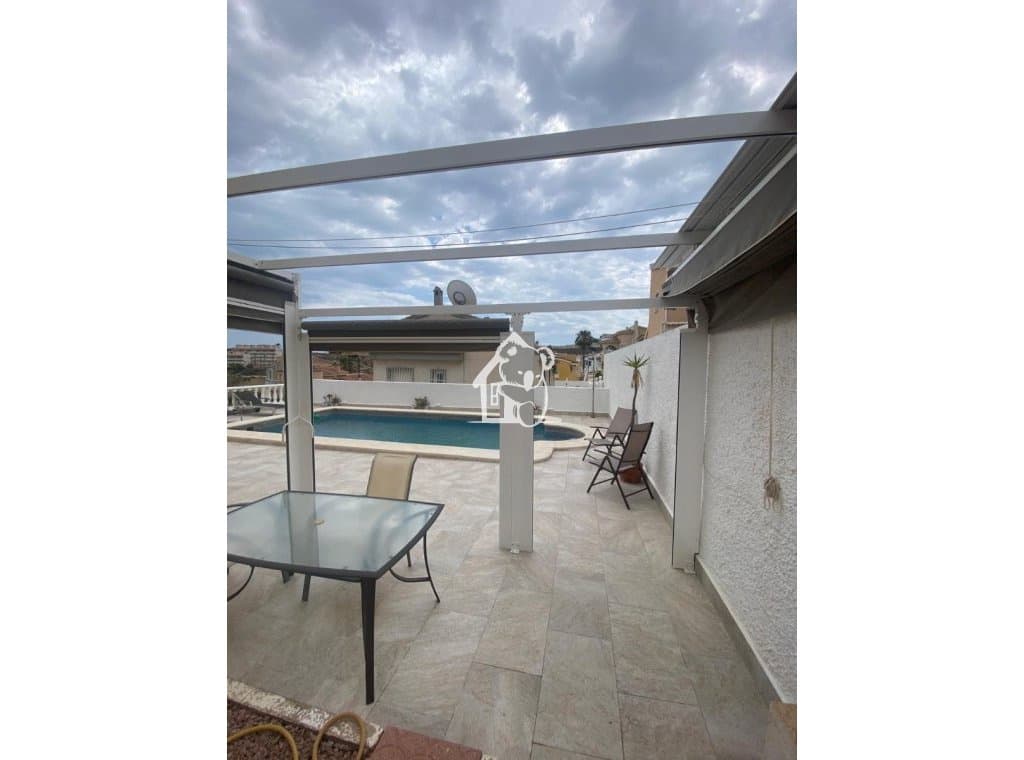 3 camera da letto Villa da affittare in Ciudad Quesada con piscina - 1.500 € (Rif: 9902664)
