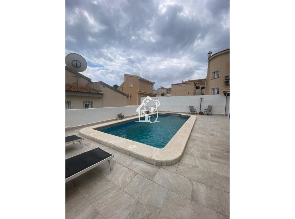 3 camera da letto Villa da affittare in Ciudad Quesada con piscina - 1.500 € (Rif: 9902664)