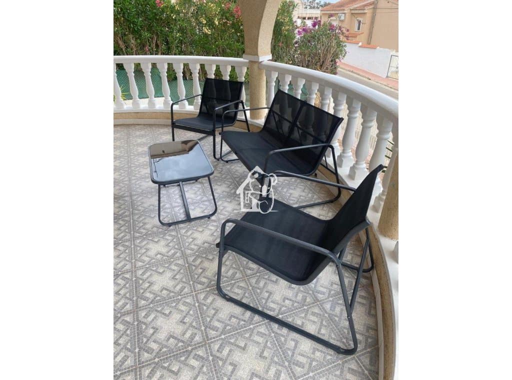 3 camera da letto Villa da affittare in Ciudad Quesada con piscina - 1.500 € (Rif: 9902664)
