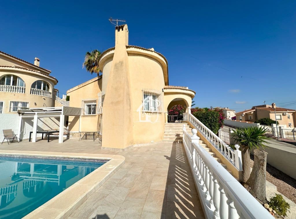 3 bedroom Villa for rent in Ciudad Quesada with pool - € 1,500 (Ref: 9902664)