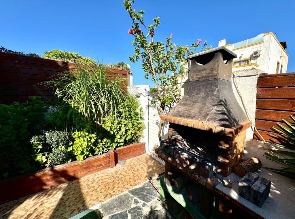3 camera da letto Villa da affittare in Torrevieja con piscina - 1.400 € (Rif: 9902667)