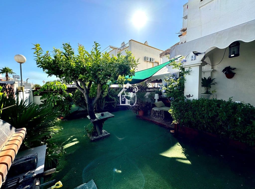 3 camera da letto Villa da affittare in Torrevieja con piscina - 1.400 € (Rif: 9902667)