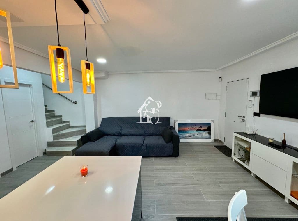 3 camera da letto Villa da affittare in Torrevieja con piscina - 1.400 € (Rif: 9902667)