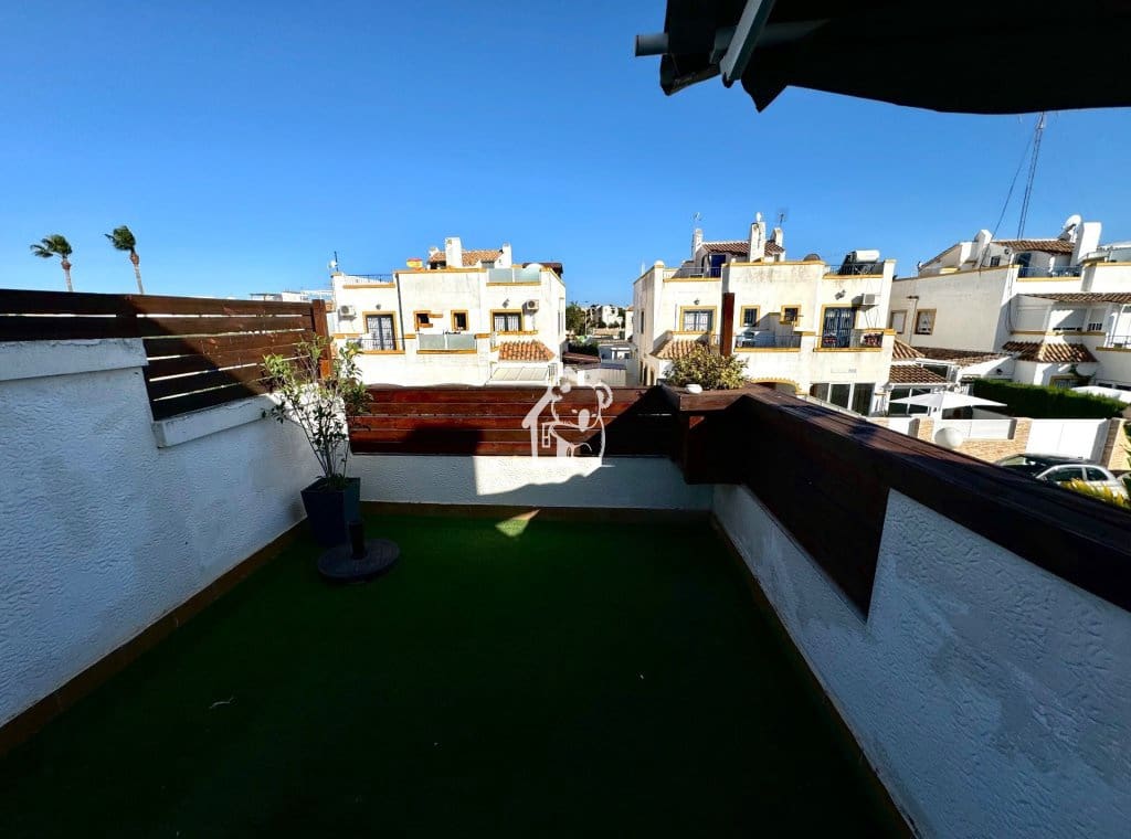 3 camera da letto Villa da affittare in Torrevieja con piscina - 1.400 € (Rif: 9902667)