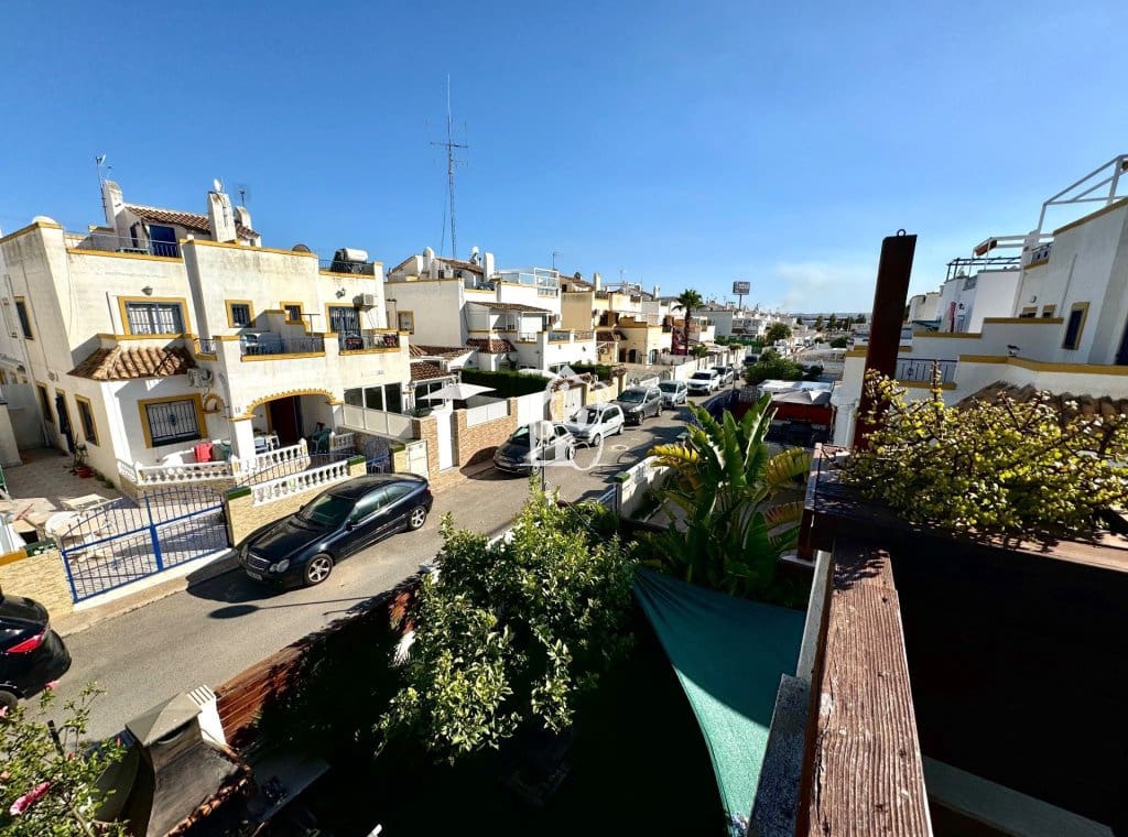 3 camera da letto Villa da affittare in Torrevieja con piscina - 1.400 € (Rif: 9902667)