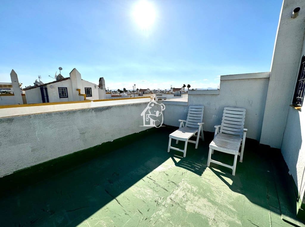 3 camera da letto Villa da affittare in Torrevieja con piscina - 1.400 € (Rif: 9902667)
