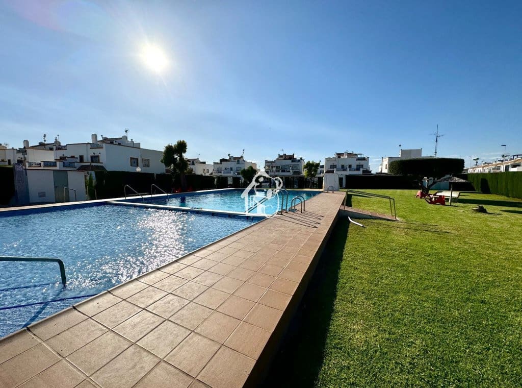 3 camera da letto Villa da affittare in Torrevieja con piscina - 1.400 € (Rif: 9902667)