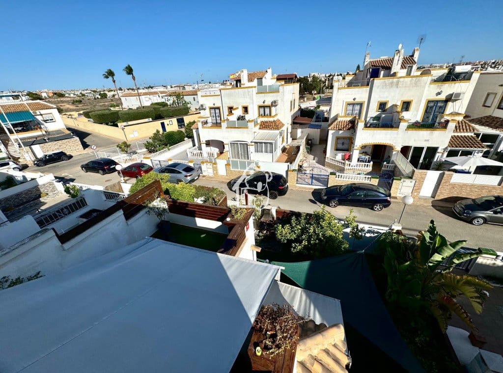 3 camera da letto Villa da affittare in Torrevieja con piscina - 1.400 € (Rif: 9902667)