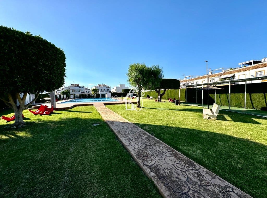 3 camera da letto Villa da affittare in Torrevieja con piscina - 1.400 € (Rif: 9902667)