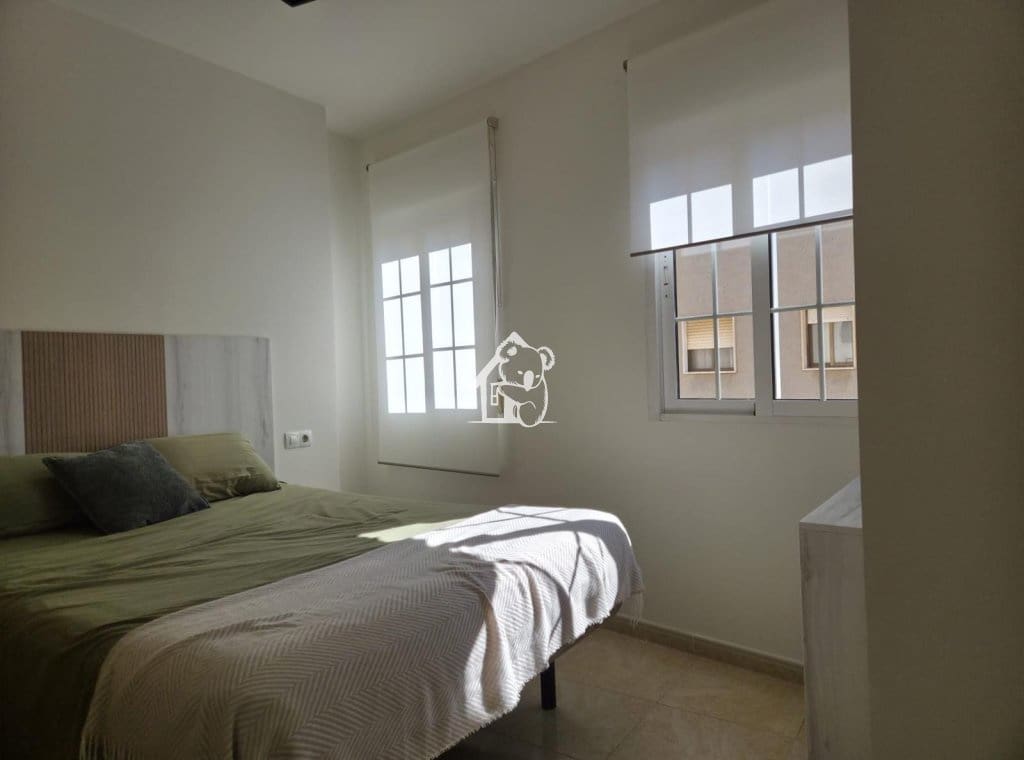 2 makuuhuone Huoneisto vuokrattavana paikassa Torrevieja mukana 
autotalli - 950 € (Ref: 9902668)