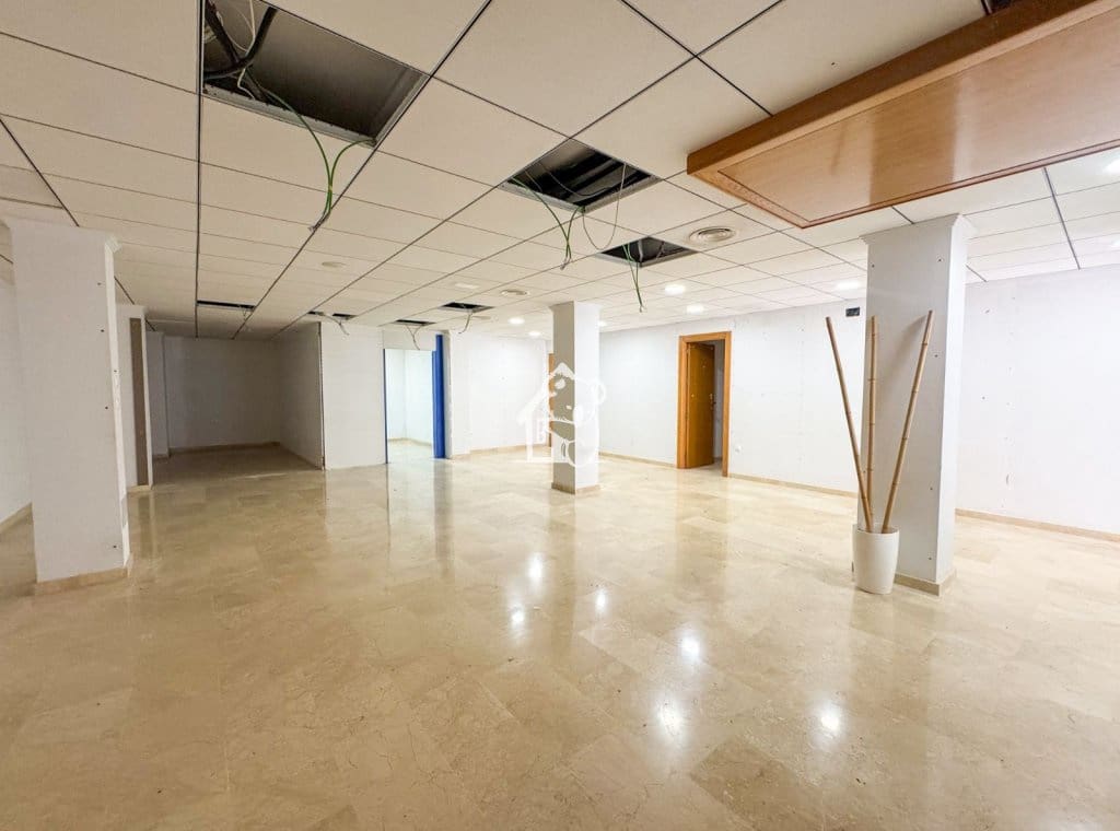 3 soverom Kommersiell til leie i Villamartin - € 1 700 (Ref: 9906633)