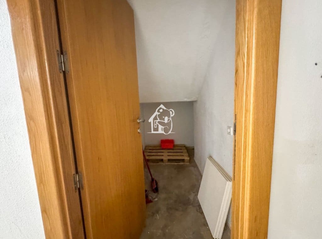 3 soverom Kommersiell til leie i Villamartin - € 1 700 (Ref: 9906633)