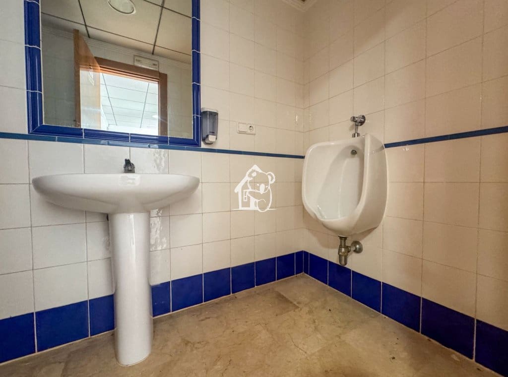 3 soverom Kommersiell til leie i Villamartin - € 1 700 (Ref: 9906633)