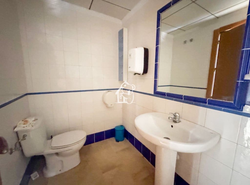 3 soverom Kommersiell til leie i Villamartin - € 1 700 (Ref: 9906633)