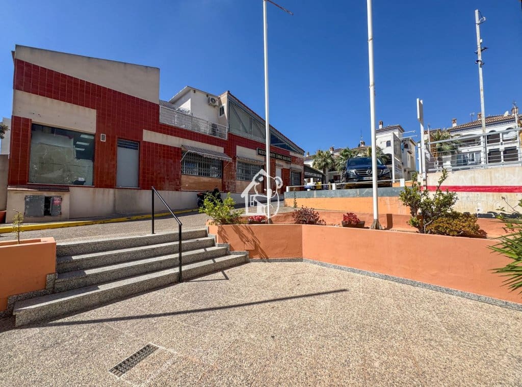 3 soverom Kommersiell til leie i Villamartin - € 1 700 (Ref: 9906633)