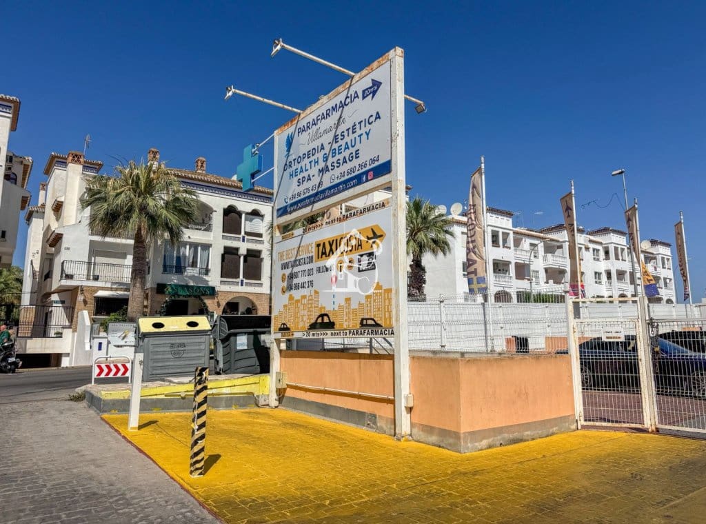 3 soverom Kommersiell til leie i Villamartin - € 1 700 (Ref: 9906633)