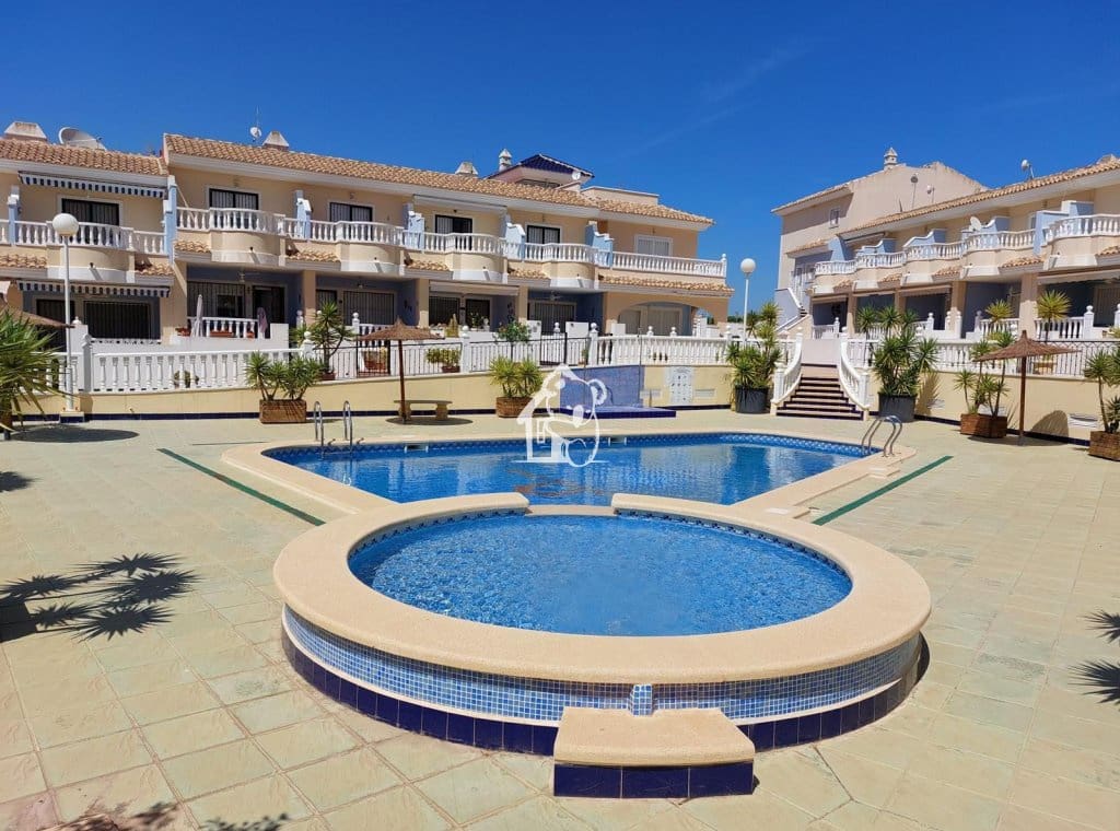2 makuuhuone Omakotitalo vuokrattavana paikassa Ciudad Quesada mukana uima-altaan - 950 € (Ref: 9919175)