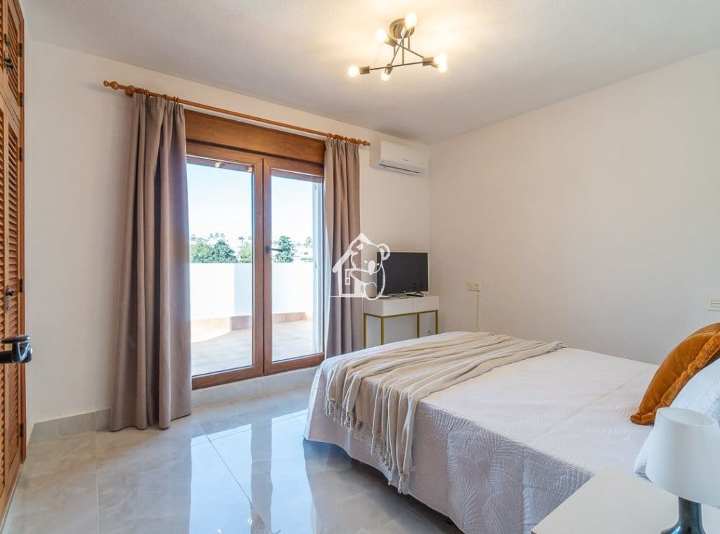 3 bedroom Villa for rent in Villamartin with pool - € 1,600 (Ref: 9921568)