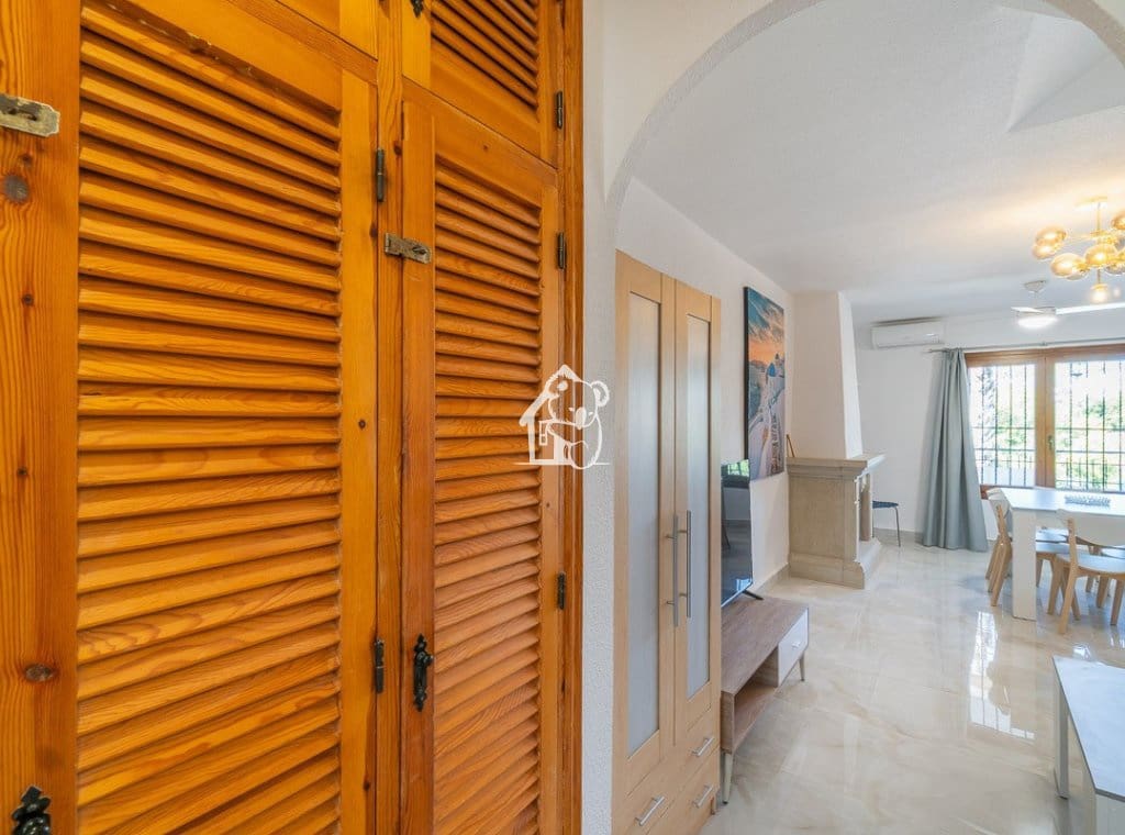 3 bedroom Villa for rent in Villamartin with pool - € 1,600 (Ref: 9921568)