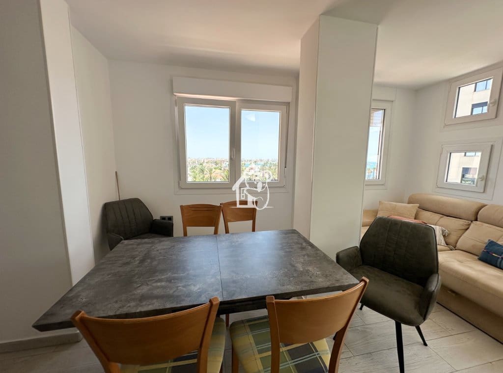Appartement de 3 chambres à louer à Torrevieja avec piscine garage - 1 350 € (Ref: 9921569)