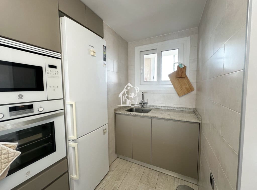 Appartement de 3 chambres à louer à Torrevieja avec piscine garage - 1 350 € (Ref: 9921569)