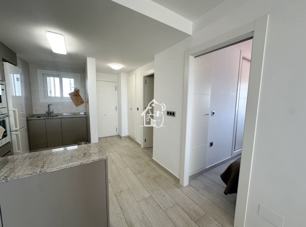 Appartement de 3 chambres à louer à Torrevieja avec piscine garage - 1 350 € (Ref: 9921569)