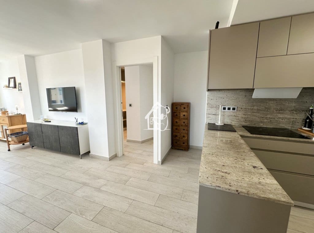 Appartement de 3 chambres à louer à Torrevieja avec piscine garage - 1 350 € (Ref: 9921569)