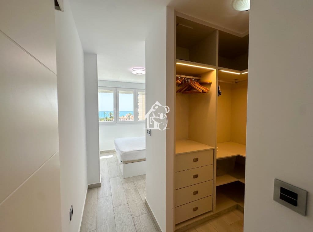 Appartement de 3 chambres à louer à Torrevieja avec piscine garage - 1 350 € (Ref: 9921569)
