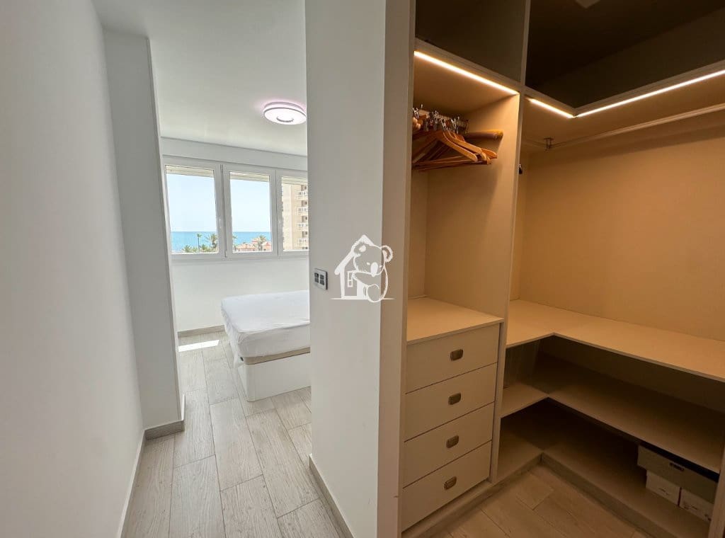 Appartement de 3 chambres à louer à Torrevieja avec piscine garage - 1 350 € (Ref: 9921569)