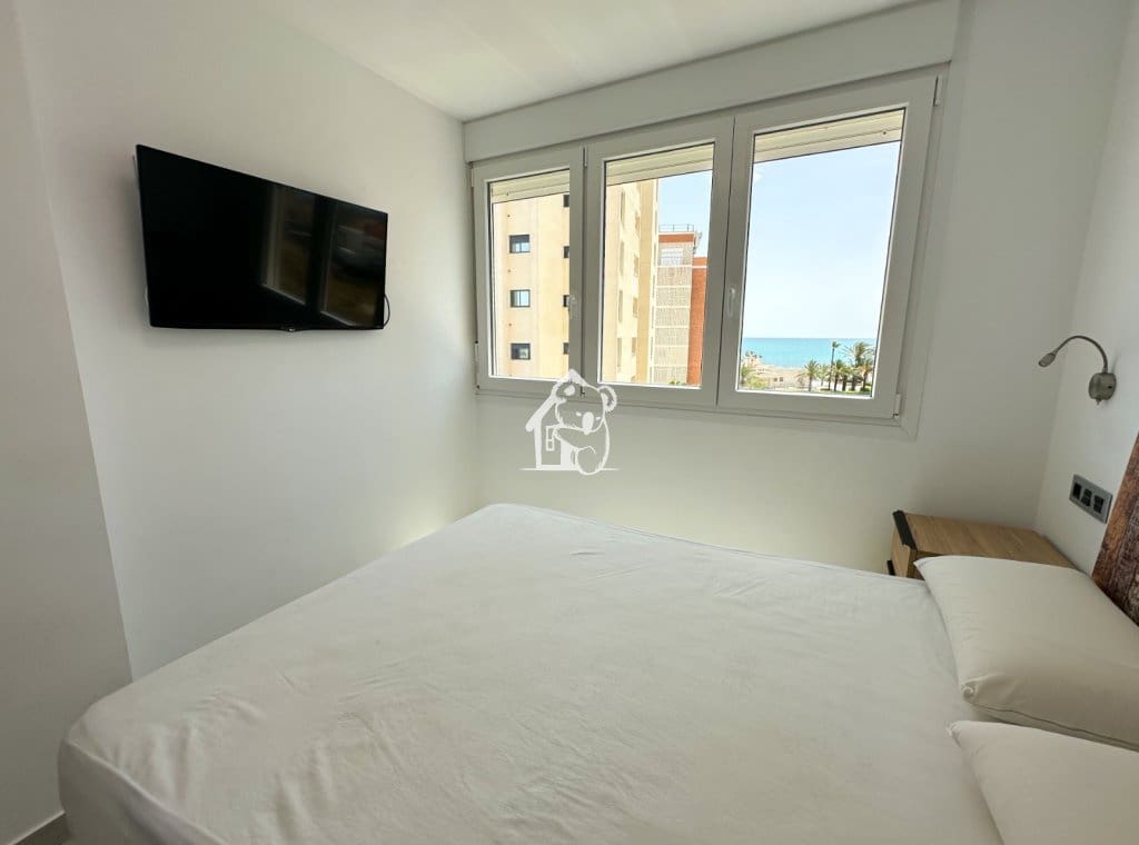 Appartement de 3 chambres à louer à Torrevieja avec piscine garage - 1 350 € (Ref: 9921569)