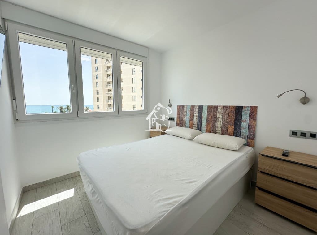 Appartement de 3 chambres à louer à Torrevieja avec piscine garage - 1 350 € (Ref: 9921569)