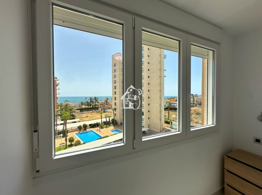Appartement de 3 chambres à louer à Torrevieja avec piscine garage - 1 350 € (Ref: 9921569)