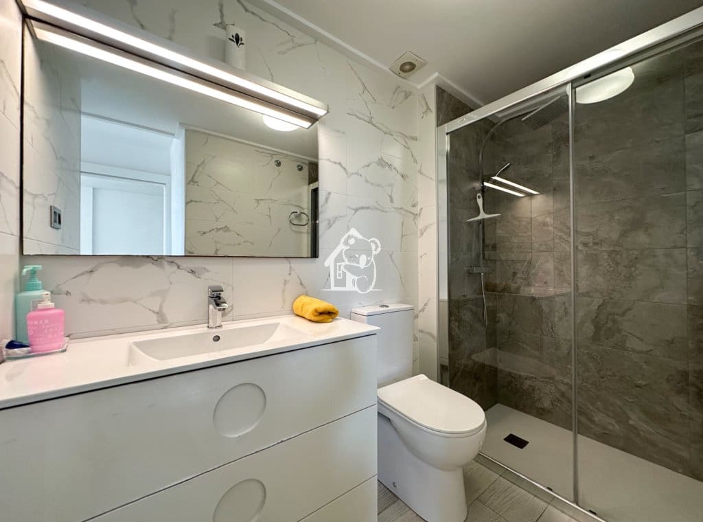 Appartement de 3 chambres à louer à Torrevieja avec piscine garage - 1 350 € (Ref: 9921569)