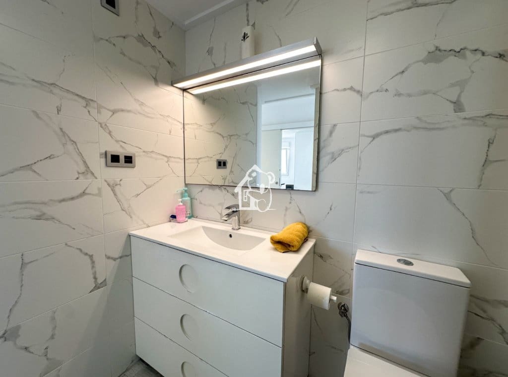 Appartement de 3 chambres à louer à Torrevieja avec piscine garage - 1 350 € (Ref: 9921569)
