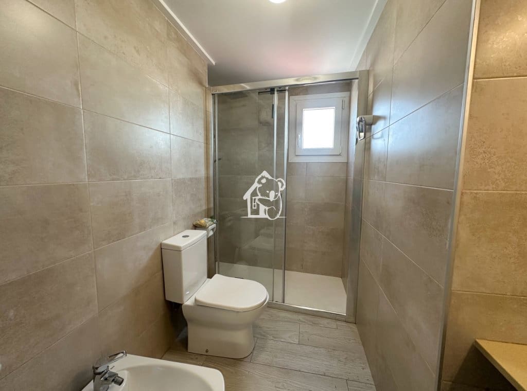 Appartement de 3 chambres à louer à Torrevieja avec piscine garage - 1 350 € (Ref: 9921569)