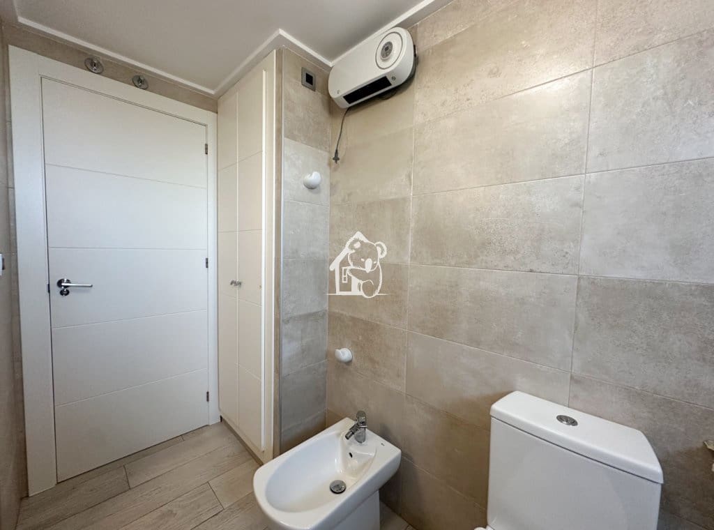 Appartement de 3 chambres à louer à Torrevieja avec piscine garage - 1 350 € (Ref: 9921569)