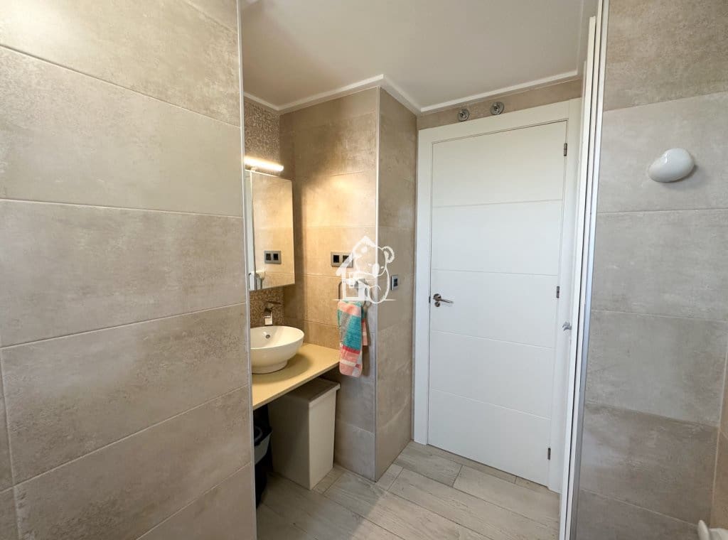 Appartement de 3 chambres à louer à Torrevieja avec piscine garage - 1 350 € (Ref: 9921569)