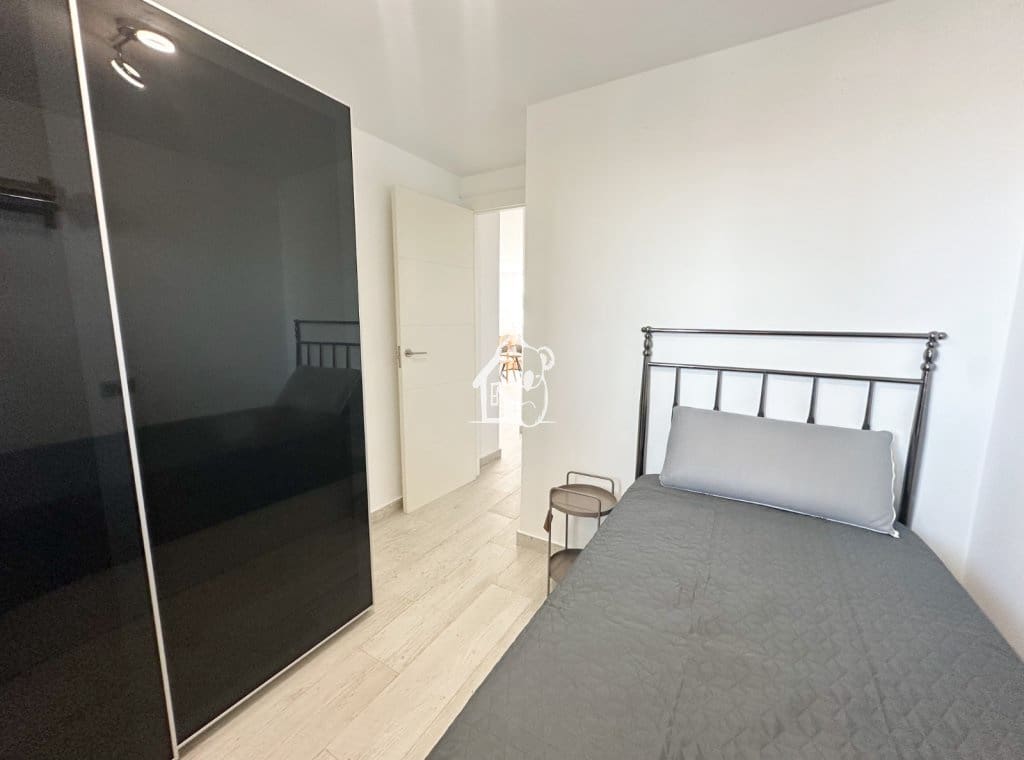 Appartement de 3 chambres à louer à Torrevieja avec piscine garage - 1 350 € (Ref: 9921569)