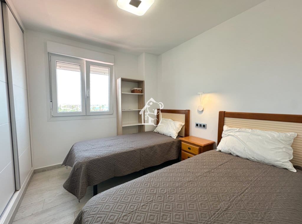 Appartement de 3 chambres à louer à Torrevieja avec piscine garage - 1 350 € (Ref: 9921569)