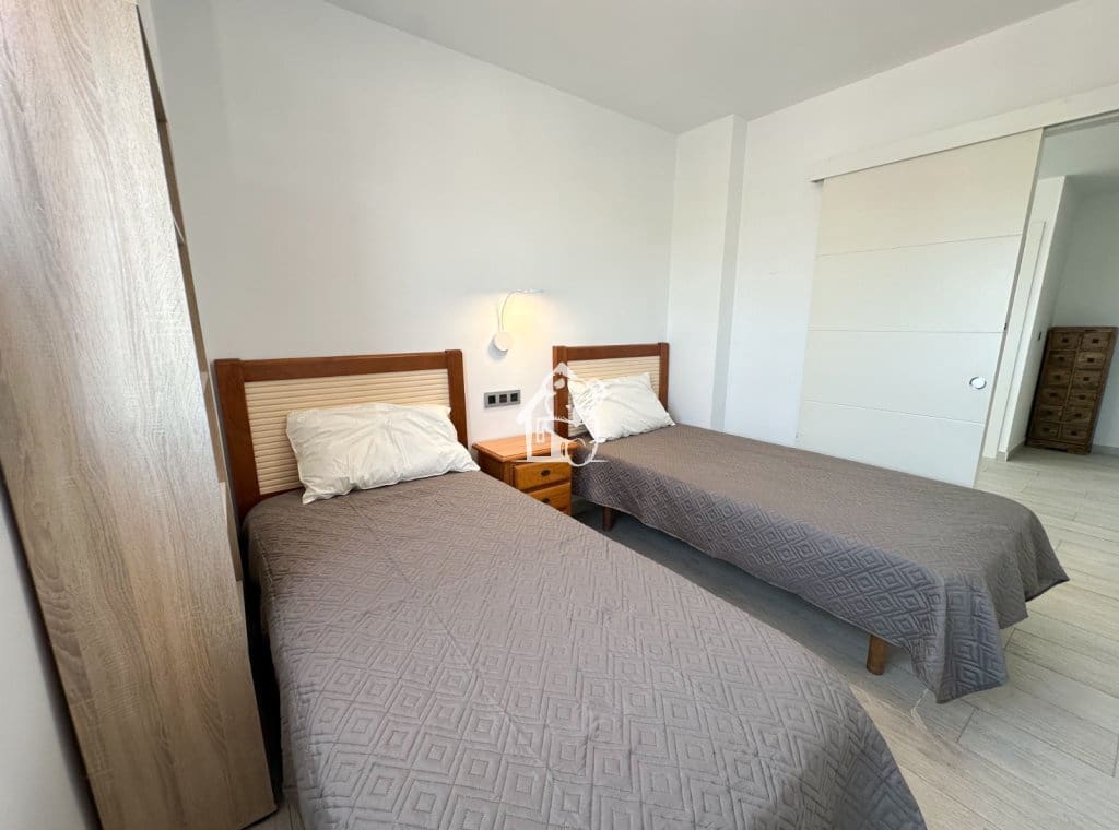 Appartement de 3 chambres à louer à Torrevieja avec piscine garage - 1 350 € (Ref: 9921569)