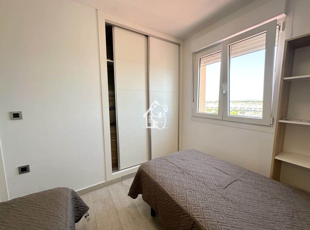 Appartement de 3 chambres à louer à Torrevieja avec piscine garage - 1 350 € (Ref: 9921569)