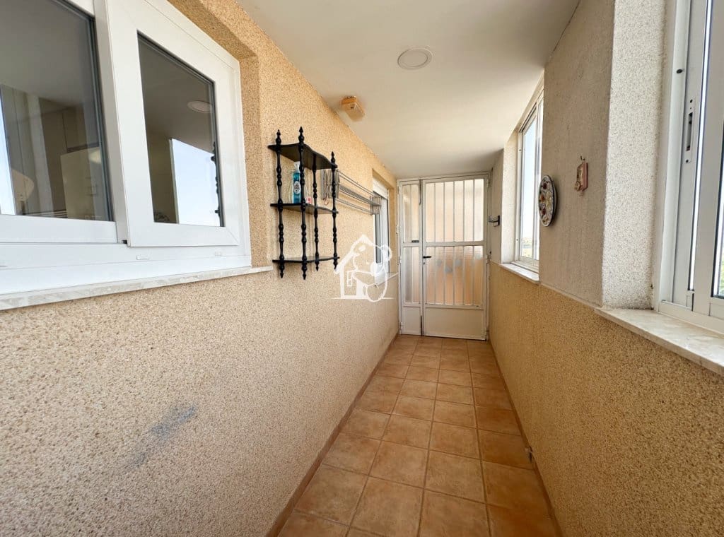 Appartement de 3 chambres à louer à Torrevieja avec piscine garage - 1 350 € (Ref: 9921569)